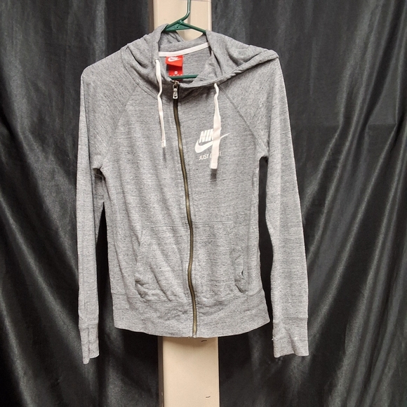 Nike Gray Sweatshirt Cozy and Stylish - Picture 1 of 9